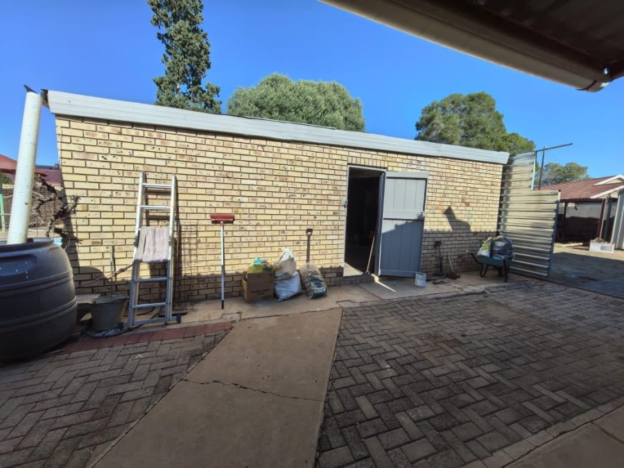 5 Bedroom Property for Sale in Hadison Park Northern Cape